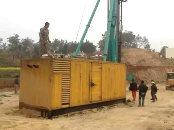 普格如何判断水冷式机油散热器密封件是否需要更换？